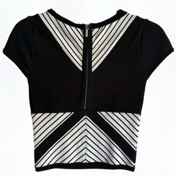 New BEBE Black White Bandage Crop Top Cap Sleeve Striped Keyhole Sexy Club XS - Picture 4 of 6